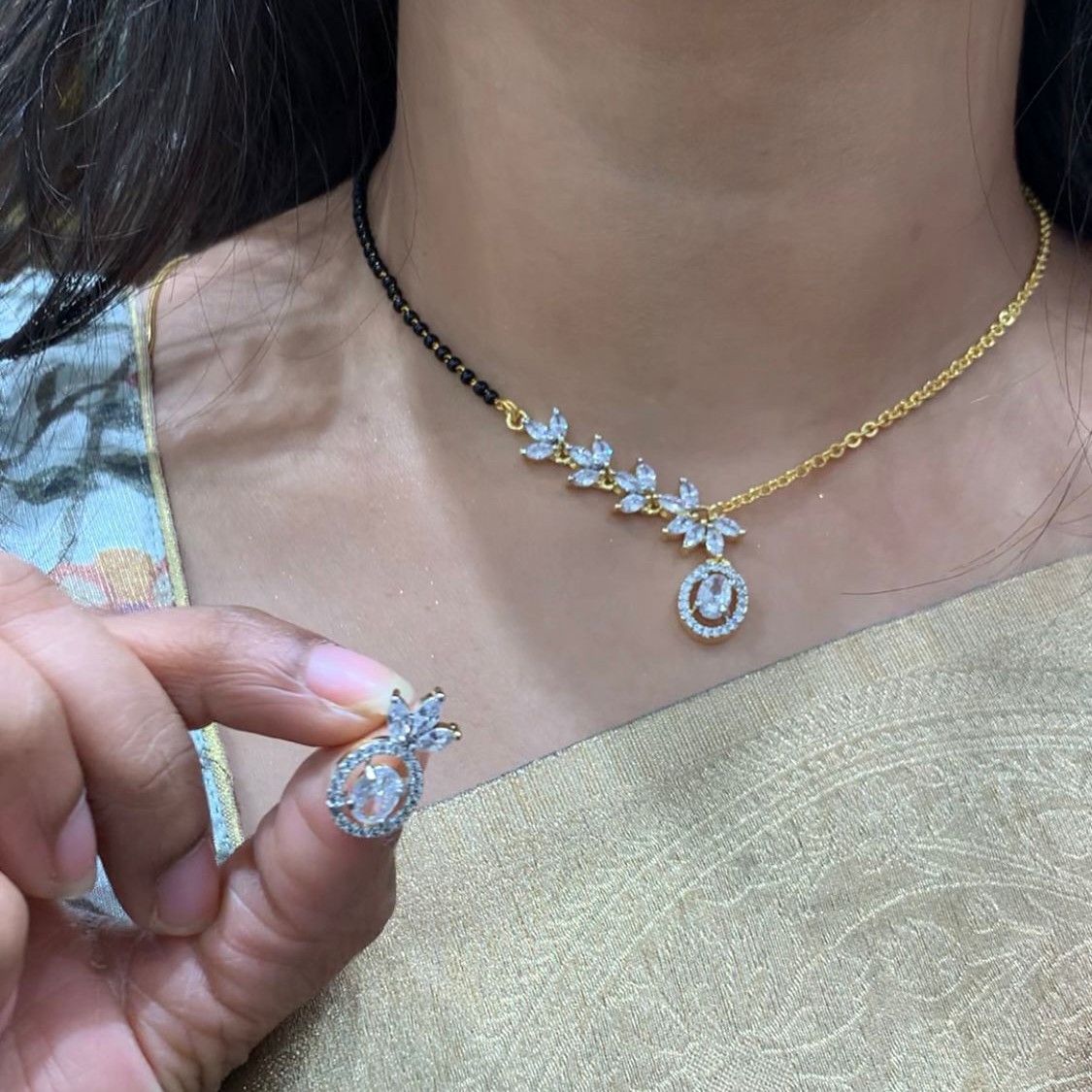 CHAIN &BLACK BEED WITH EAR RINGS