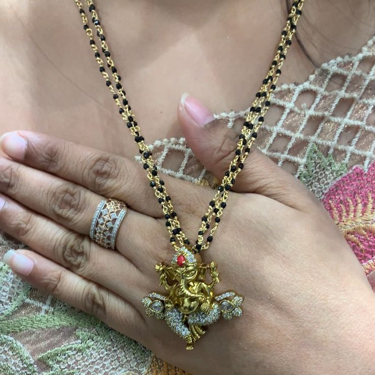 SHORT MANGALSUTRA & CHAINS
